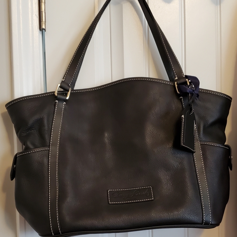 DOONEY AND BOURKE BLACK LEATHER HANDBAG